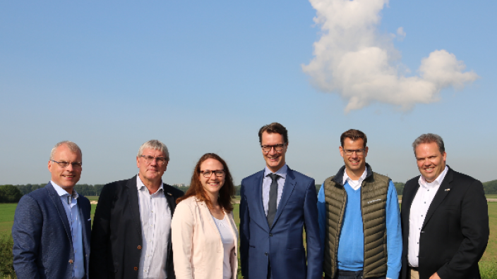 NRW-Landesverkehrsminister Hendrik Wüst informiert sich vor Ort über Rheinquerung Godorf-Niederkassel